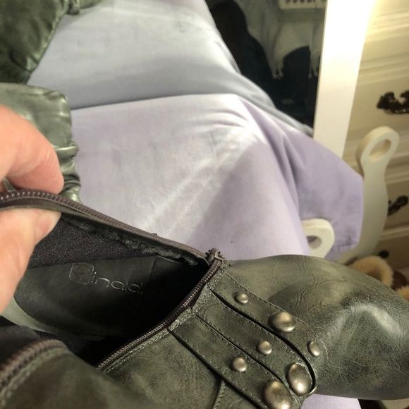 Grey boots - Picture 5 of 9